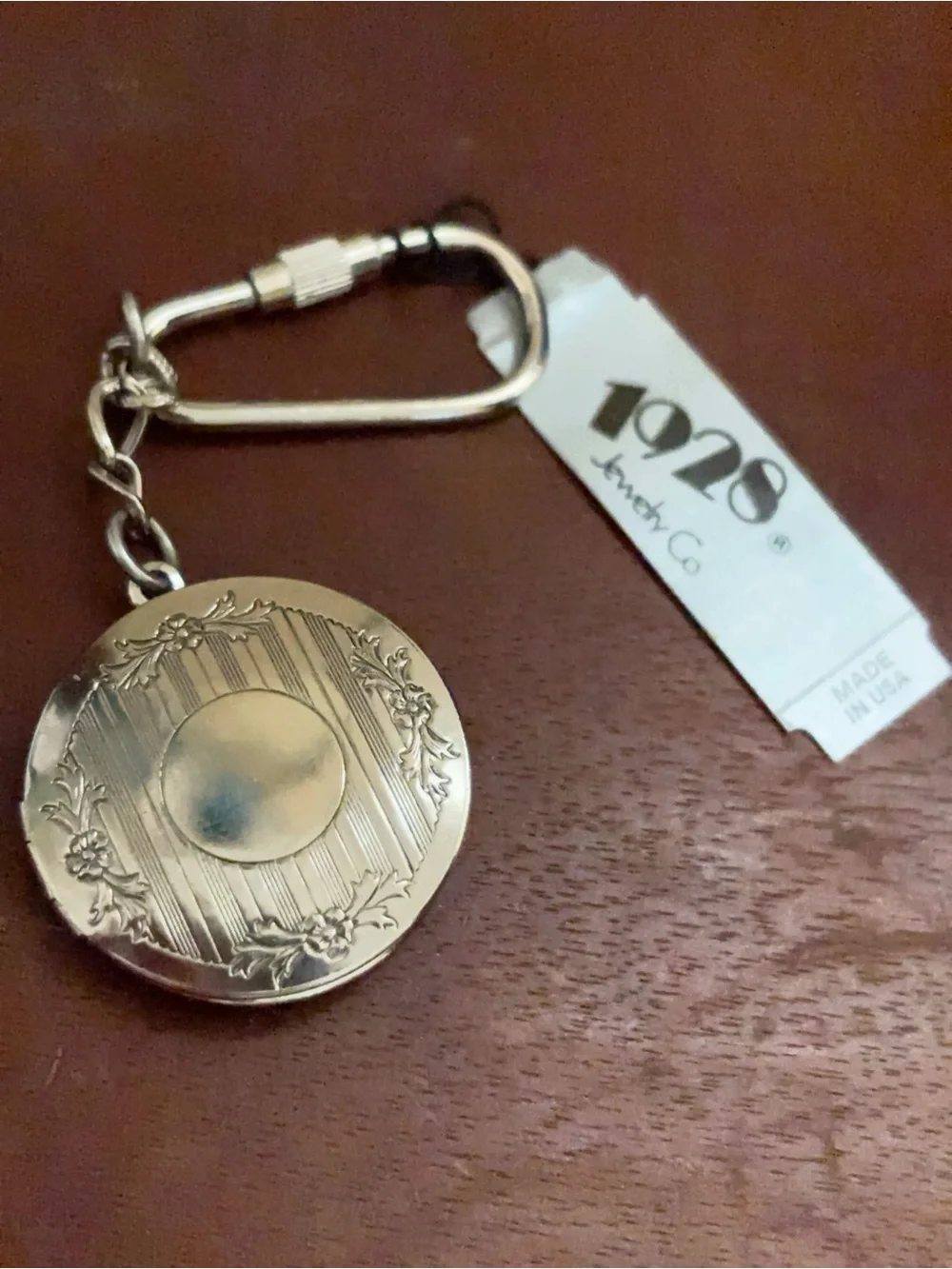 1928 Silver Floral Engraved Round Locket Keychain